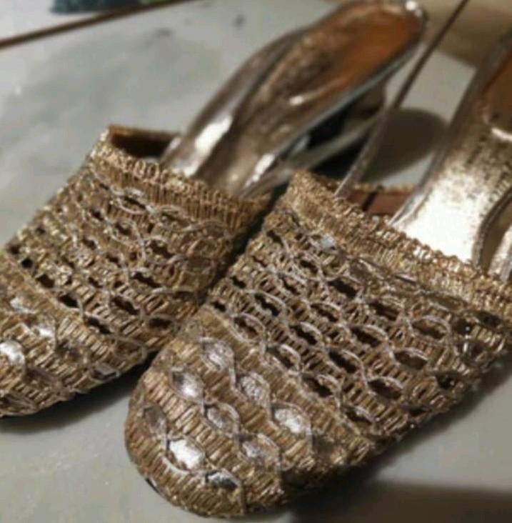 Feestelijke haute couture schoen M.40-41, Ophalen of Verzenden, Gedragen