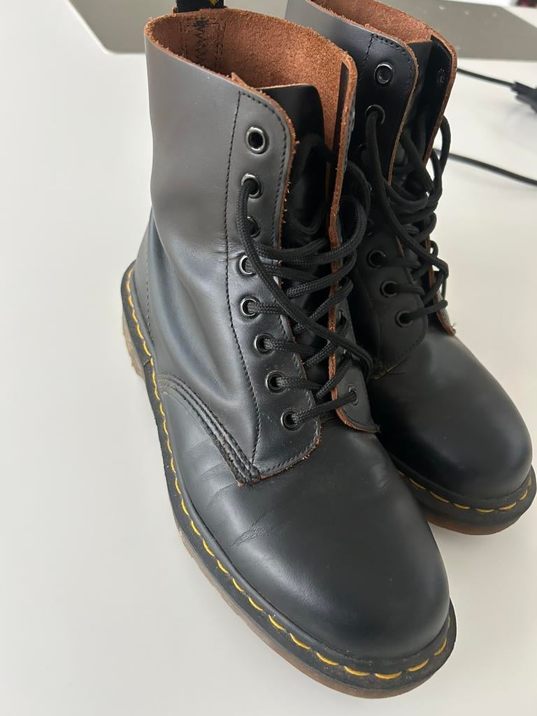 Dr Martens “handmade in England” size 8, Ophalen, Zo goed als nieuw