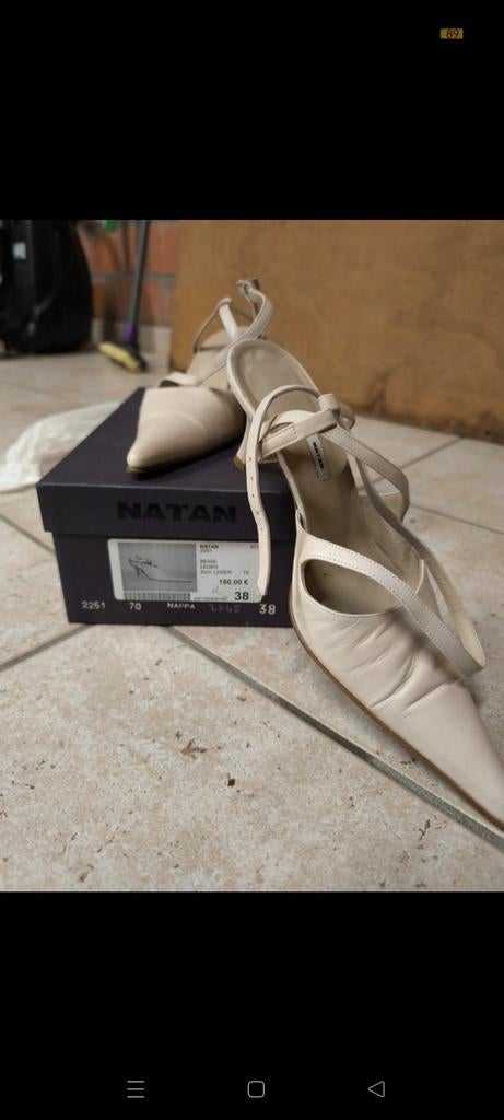 NATAN, beige/crème pumps met kleine hak 38, Kleding | Dames, Schoenen, Ophalen of Verzenden, Gedragen, Beige, Pumps