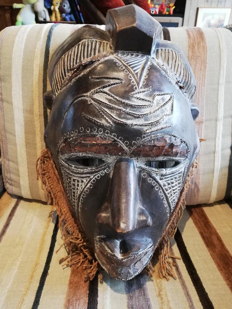 Tikar Kameroen Afrikaans masker, Ophalen
