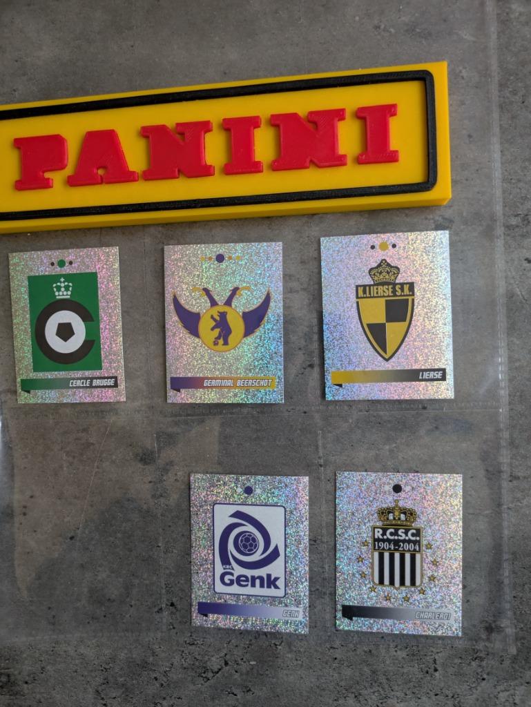VOETBAL Football 2011 5X Stickers emblemen zeldzaam, Verzenden, Nieuw