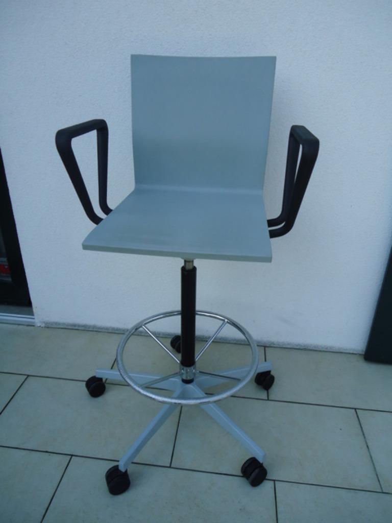 2 STOELEN VITRA 04 TOONBANK M. VAN SEVEREN, Ophalen, Zo goed als nieuw, Grijs, Bureaustoel