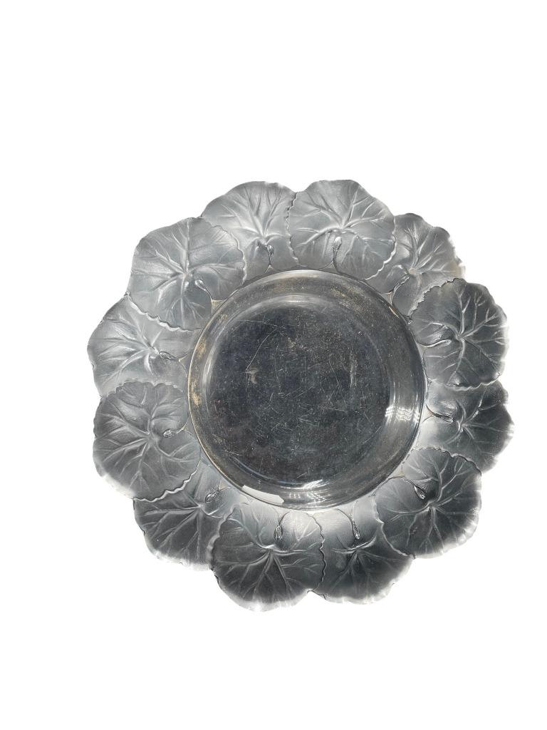 Coupe en cristal moulé signée Lalique France - Géranium, Enlèvement ou Envoi