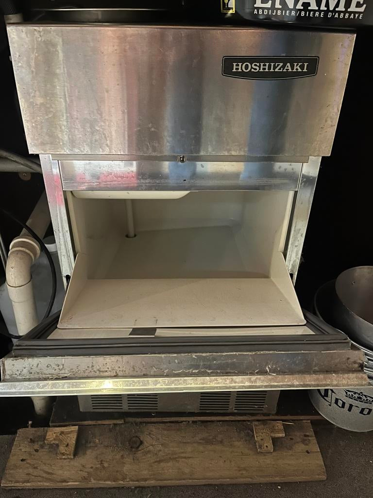 Professionele ijsblokjes machine, Ophalen