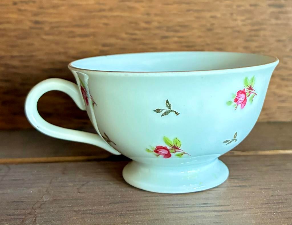 Tasses a thé en porcelaine, Enlèvement