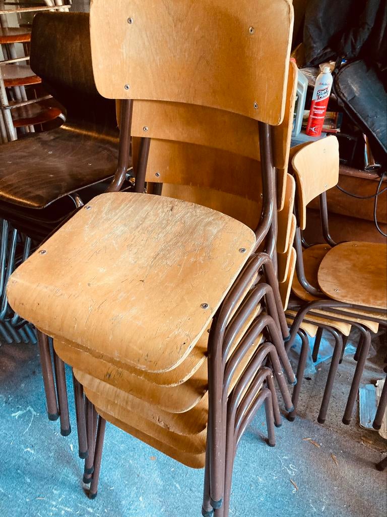 Vintage houten schoolstoelen en stapelstoelen, Ophalen