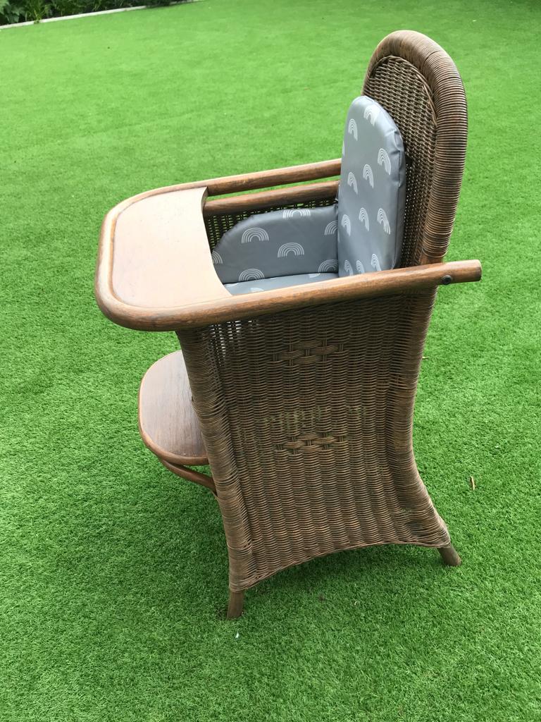 Rotan kindereetstoel, Kinderen en Baby's, Kinderstoelen, Ophalen, Gebruikt, Overige typen, Afneembaar eetblad