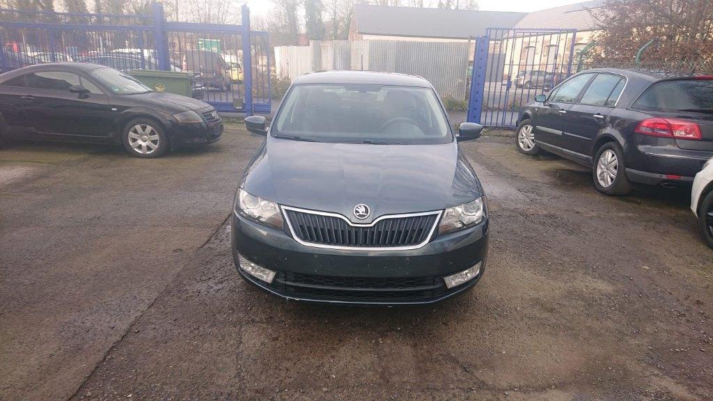 Skoda rapid 1200cc essence 2016 92000km sgs chf clim JA, Autos, 1197 cm³, Argent ou Gris, Achat, Entreprise