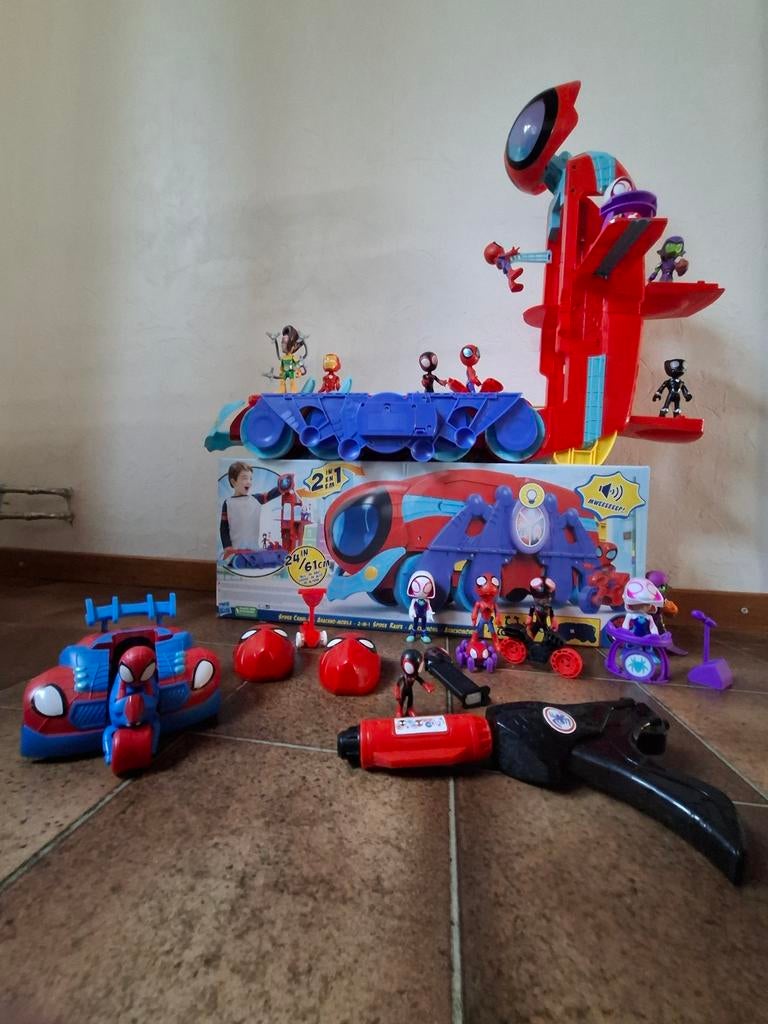 Spiderman hoofdkwartier en toebehoren, Ophalen