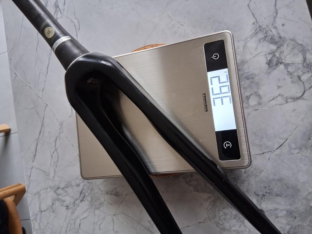 fourche avant en carbone à axe traversant conique 11/8 à 11/, Vélos & Vélomoteurs, Vélos Pièces, Enlèvement ou Envoi, Utilisé
