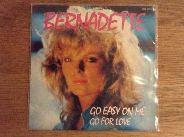 single bernadette, Cd's en Dvd's