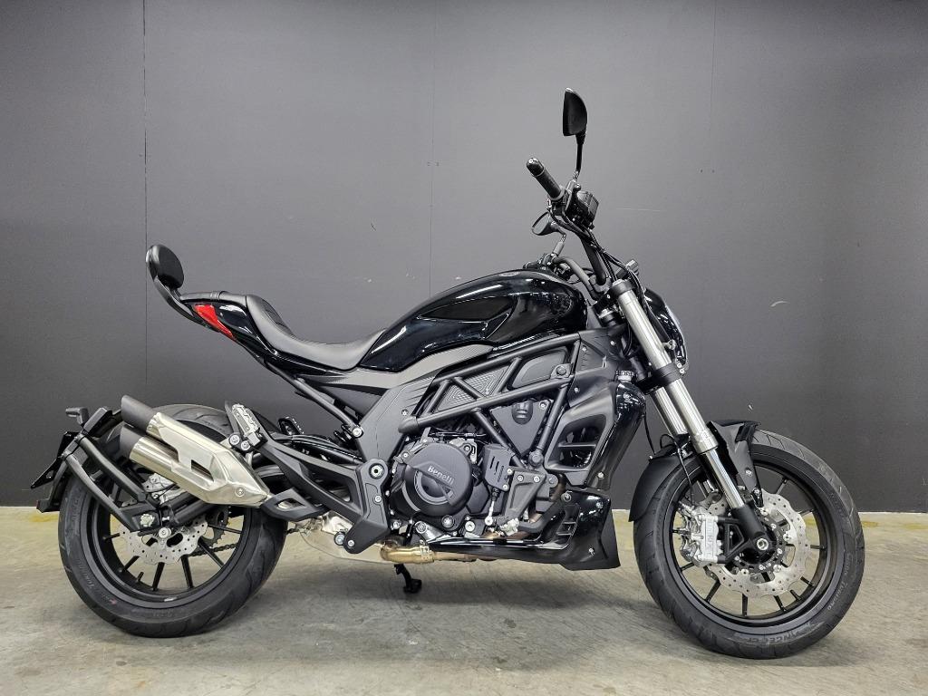 Benelli 502 C (A2) (5j garantie, 1j Assistance), 2 cilinders, Bedrijf, ABS, 12 t/m 35 kW