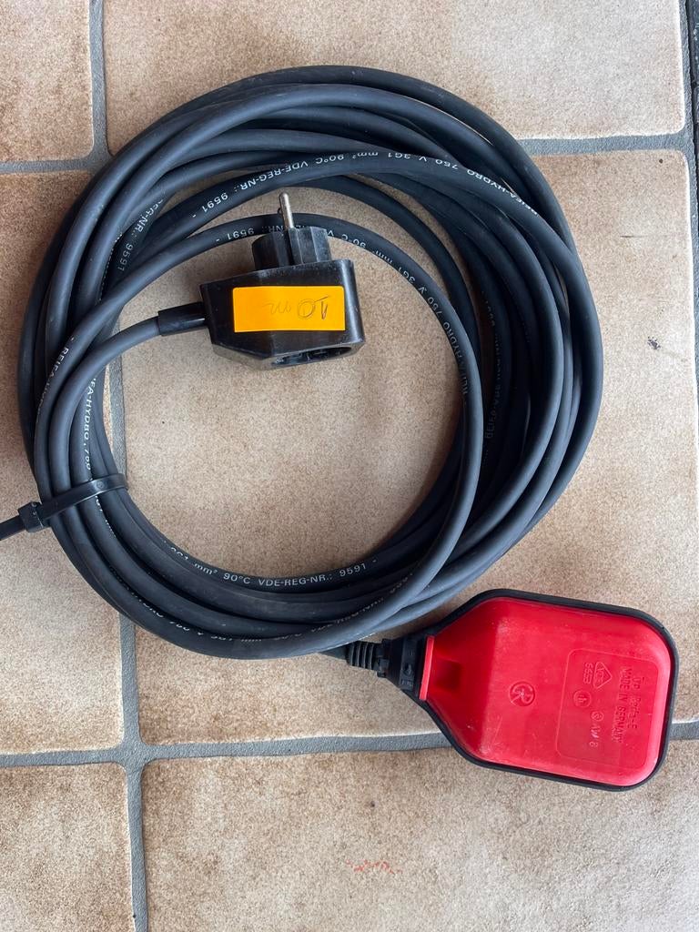 Vlotter met stekker met 10 meter kabel, Doe-het-zelf en Bouw, Ophalen, Zo goed als nieuw, Stekker