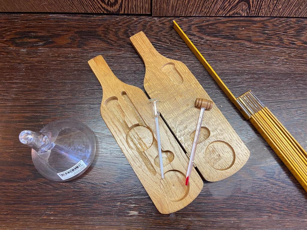 2 thermomètres à vin dans un coffret en bois + décanteur, Enlèvement, Comme neuf, Autres régions, Autres types