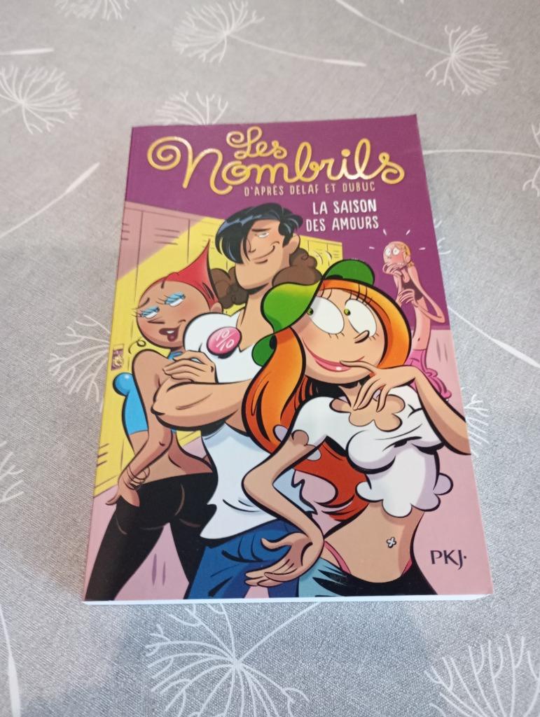 Livre "La saison des amours, Les Nombrils", Enlèvement ou Envoi