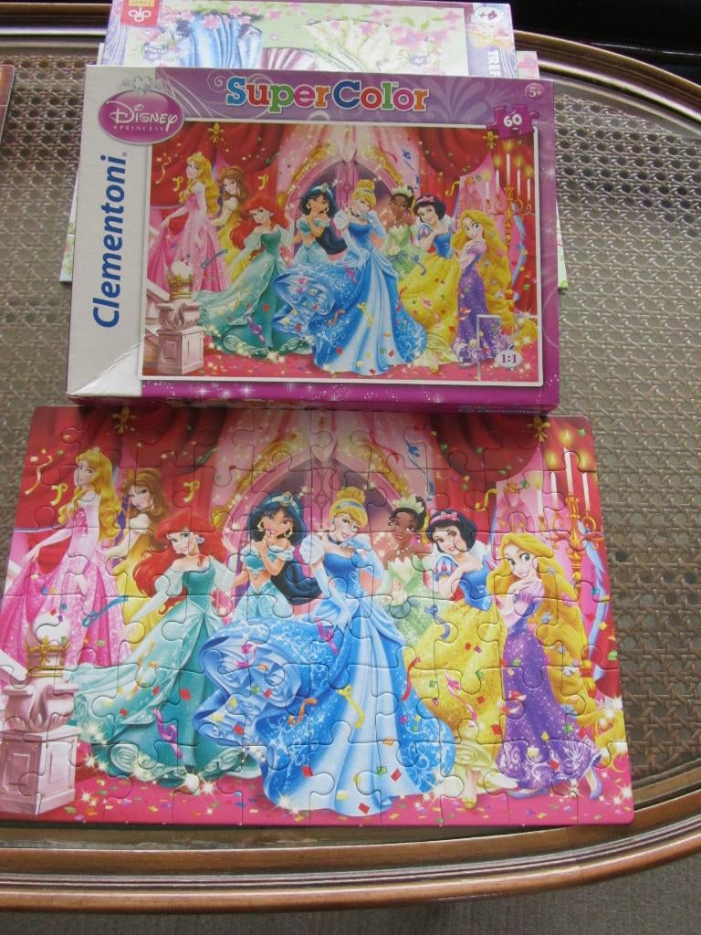 2 clementoni  en 1 trefl puzzels 60 stukjes, Ophalen of Verzenden, Meer dan 50 stukjes, Gebruikt, 4 tot 6 jaar