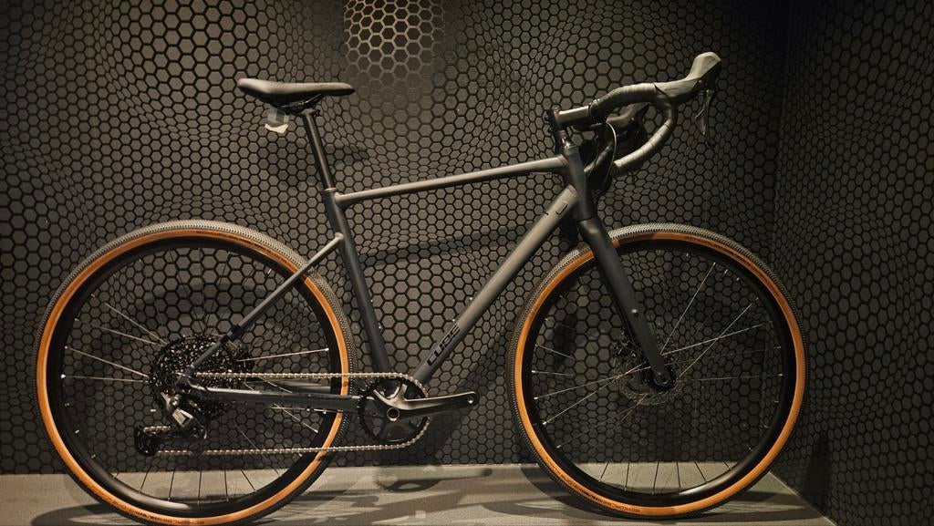 Cube nuroad pro  m €1249
‍️alu frame & carbon voorvork v, Enlèvement, Cube, Jacky.sport@telenet.be, Belgie