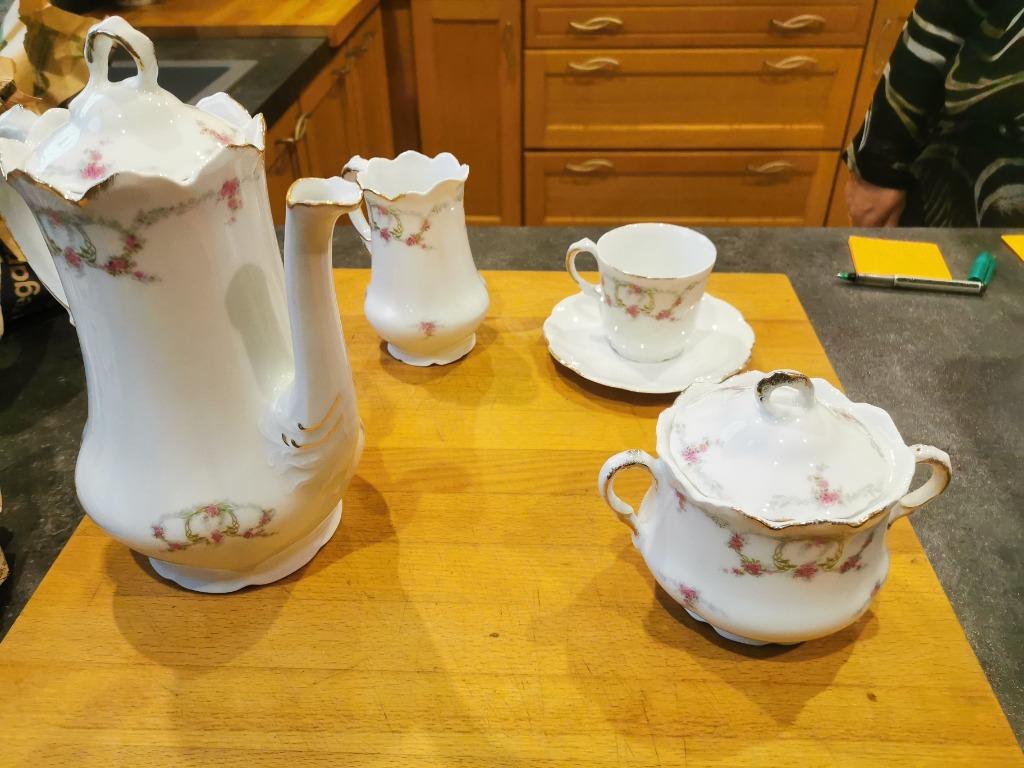 Ancien service à café/thé - Avec de fines fleurs, Enlèvement