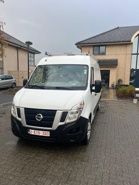 nissan nv400, Auto's, Bestelwagens en Lichte vracht, Voorwielaandrijving, 207 g/km, Zwart, 4 cilinders