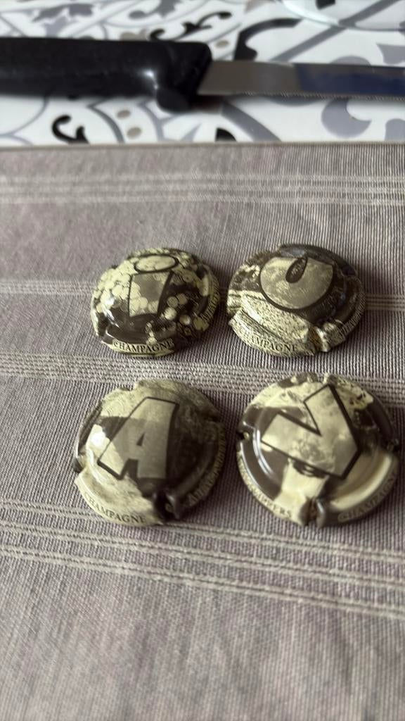 Champagne capsule hautvillers, Verzamelen, Ophalen of Verzenden, Zo goed als nieuw