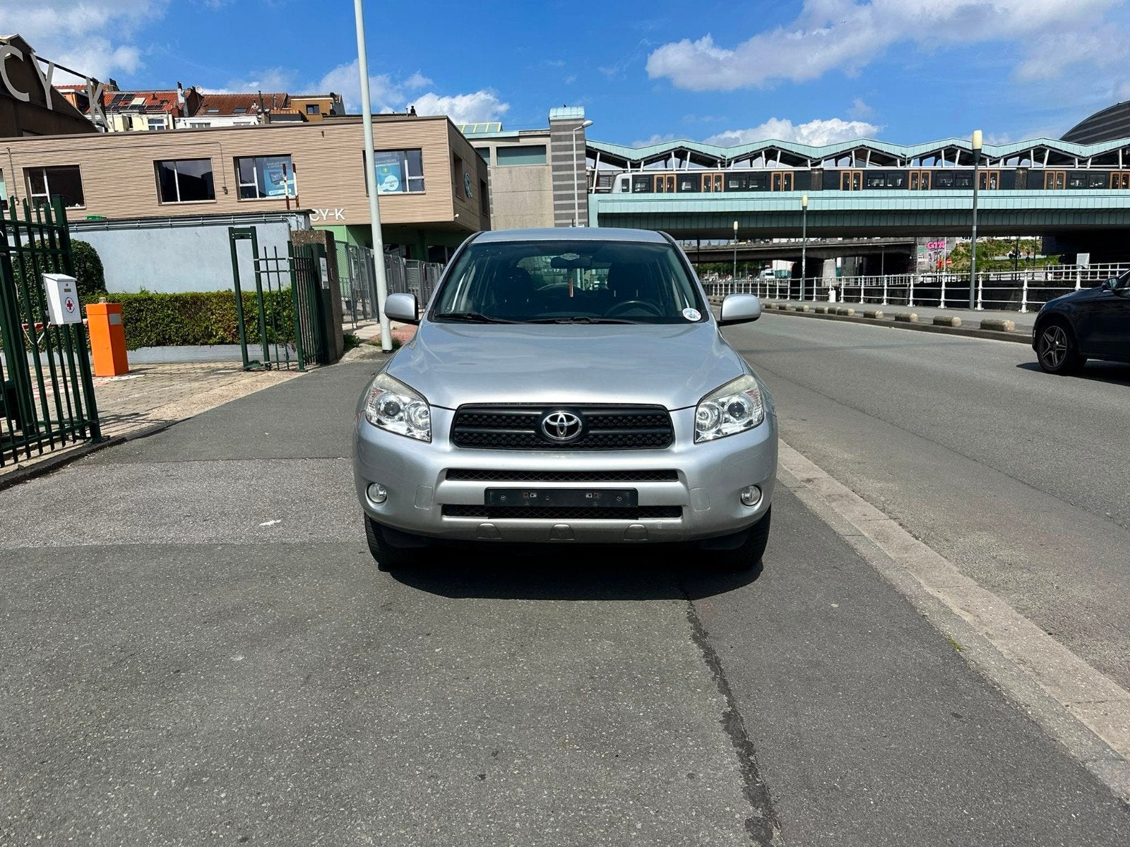 TOYOTA RAV4 2.0 I AUTOMATIQUE, Autos, Toyota, Cuir, Argent ou Gris, Achat, Entreprise