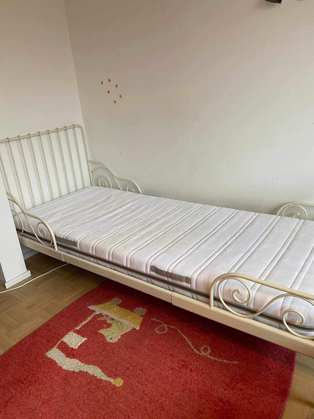 Ikea Minnen bed uitschuifbaar wit, Kinderen en Baby's, Kinderkamer | Bedden, Ophalen, Zo goed als nieuw, Lattenbodem