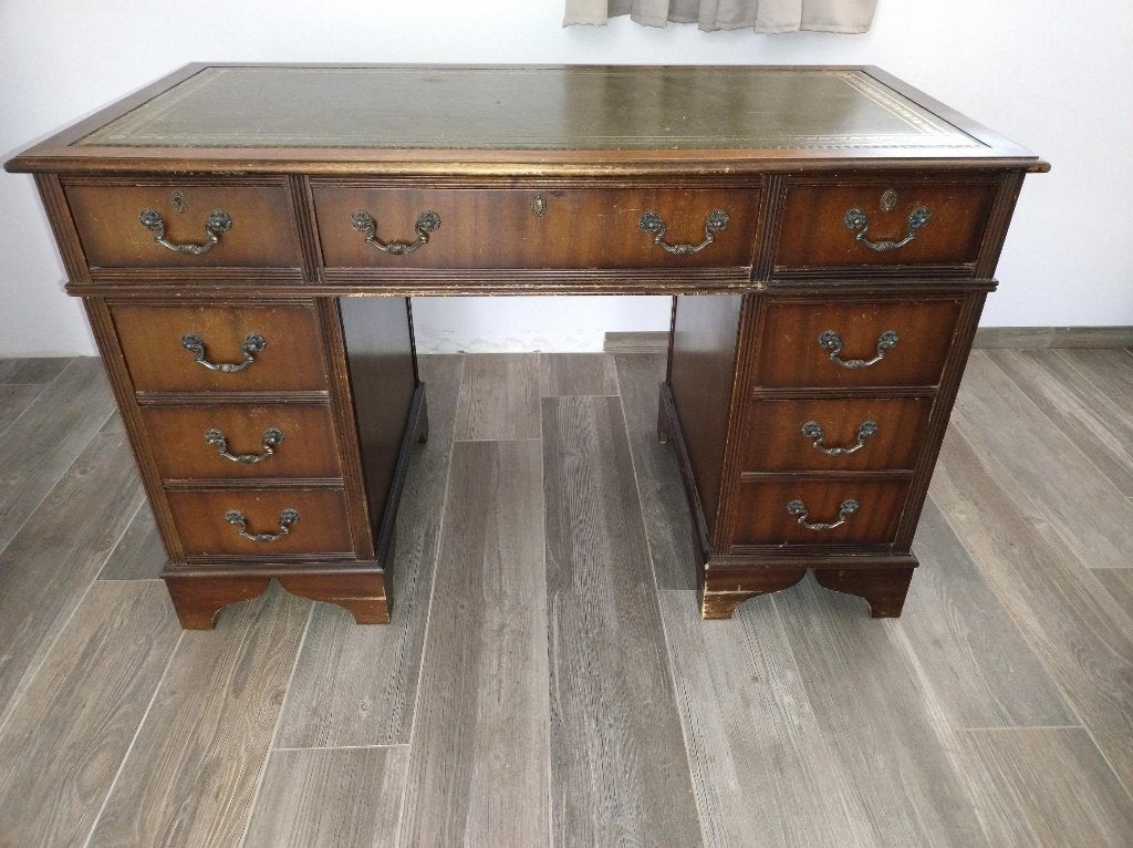 Bureau Chesterfield, Ophalen, Gebruikt
