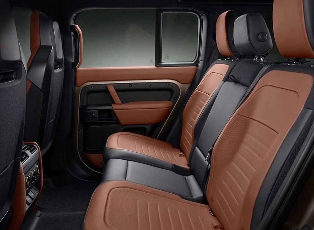 Land Rover Defender 110 P635 OCTA / Charente Grey / Burnt Si, Auto's, Automaat, 635 pk, 8 cilinders, 4395 cc