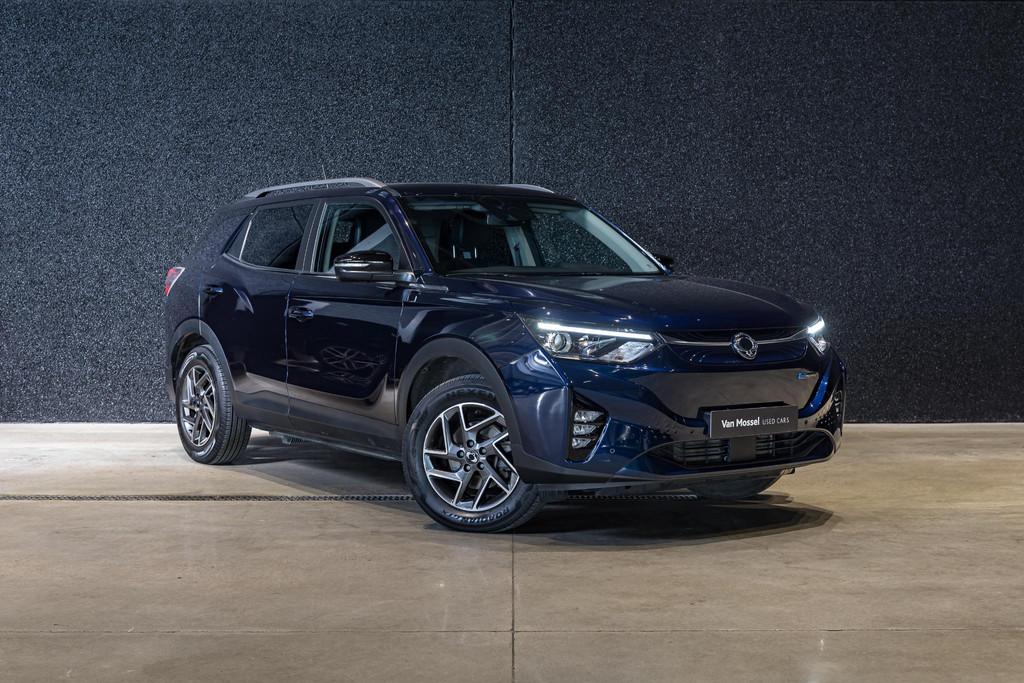 SsangYong Korando e-Motion Bronze 2WD 1A/T CAMERA | CARPLAY, Auto's, 660 min, Stof, Gebruikt, Blauw