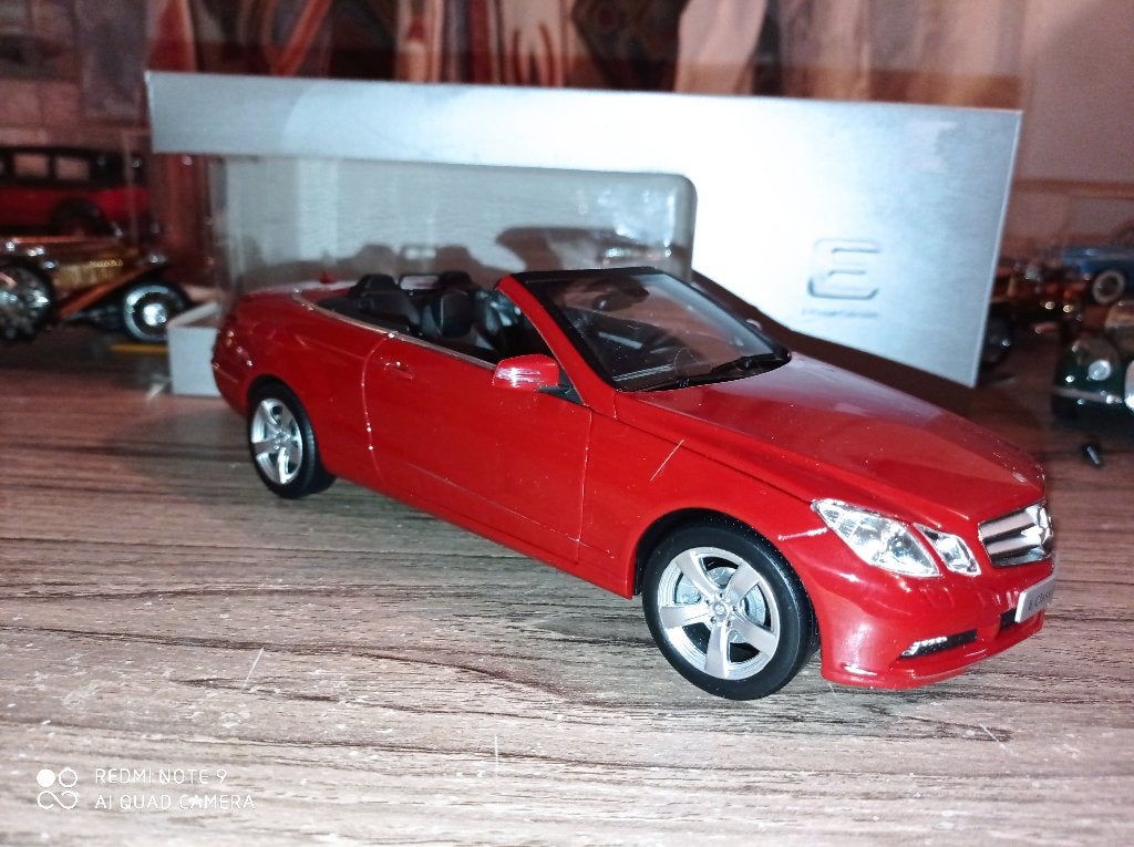 Miniatuur Mercedes Benz E-Klasse Cabrio 1/18 nieuwedealerbox, Ophalen of Verzenden, Nieuw, Auto, Norev