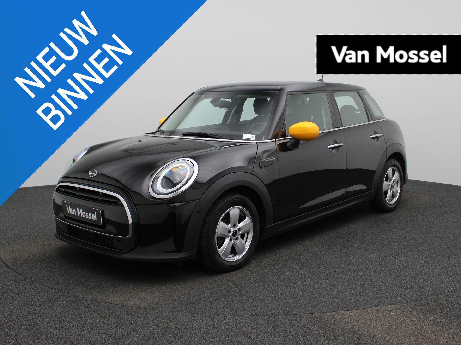Mini Mini 5 door One, Voorwielaandrijving, 75 kW, Stof, Zwart