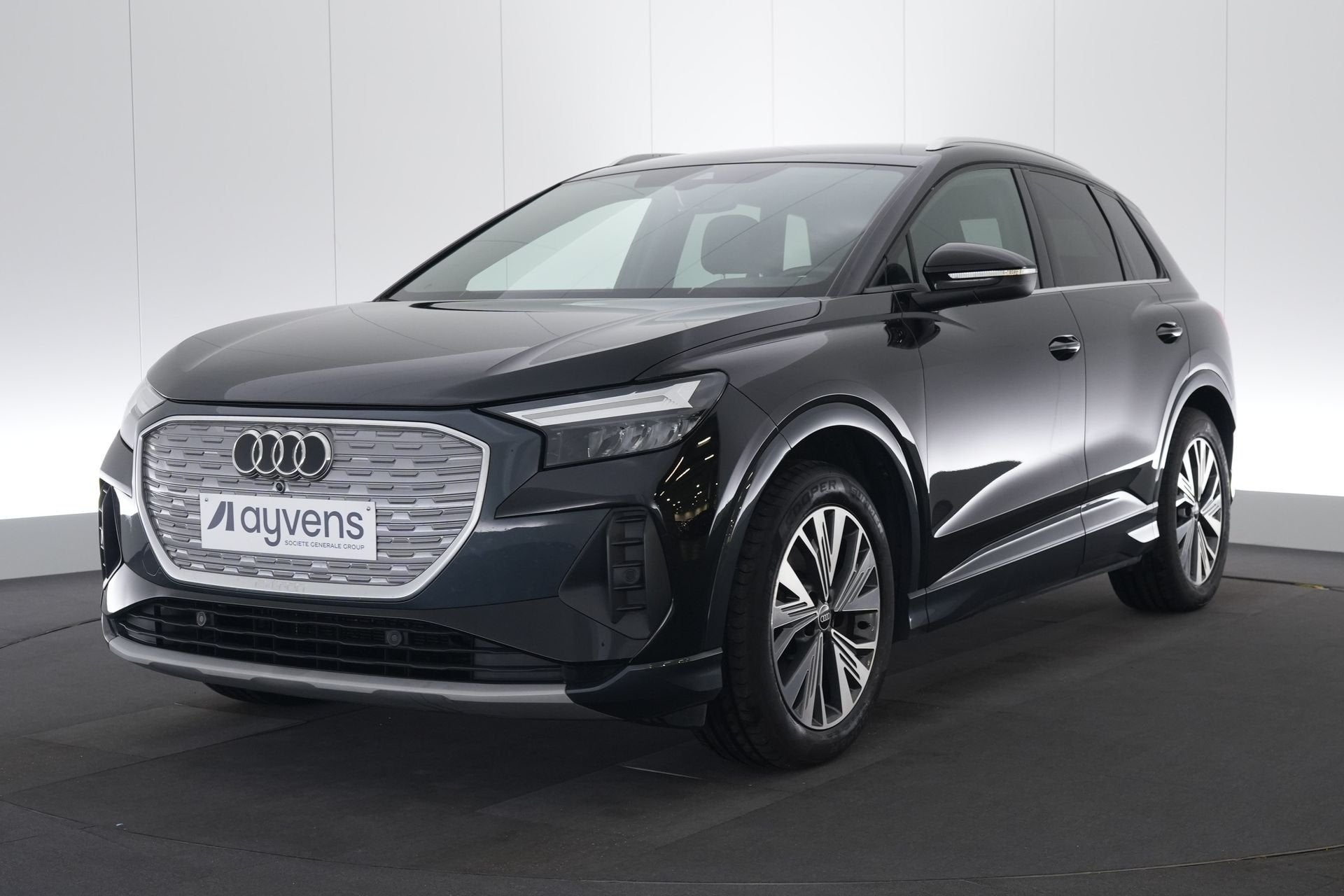 (2EGA977) AUDI Q4 E-TRON, Autos, Autres modèles, Achat, Carnet d'entretien, 5 portes