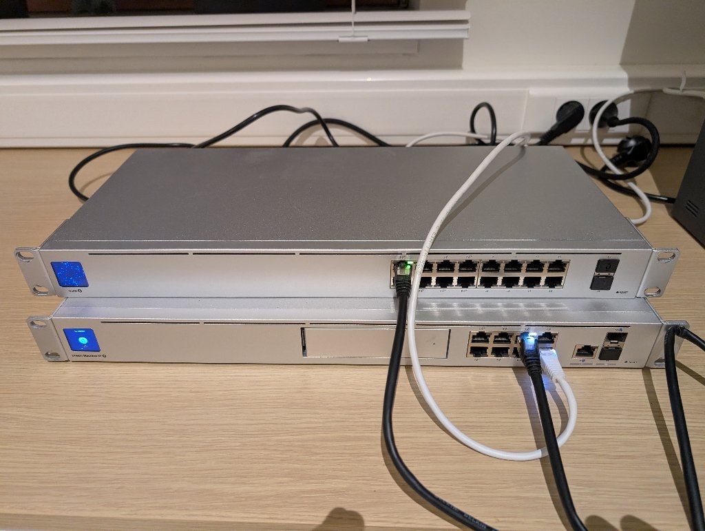 Unify Switch 16 poort POE, Computers en Software, Ophalen of Verzenden, Zo goed als nieuw