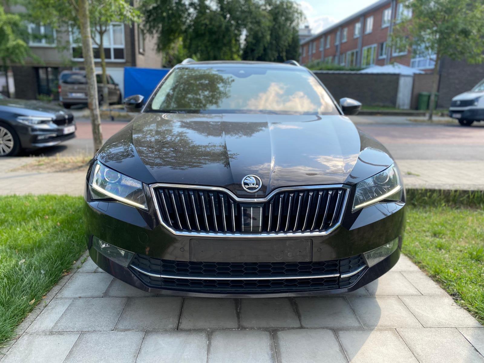 Skoda Superb 1.6 TDI DSG 88kw Style Business Camera Navi Led, Autos, Skoda, Cuir, Achat, Euro 6, Noir