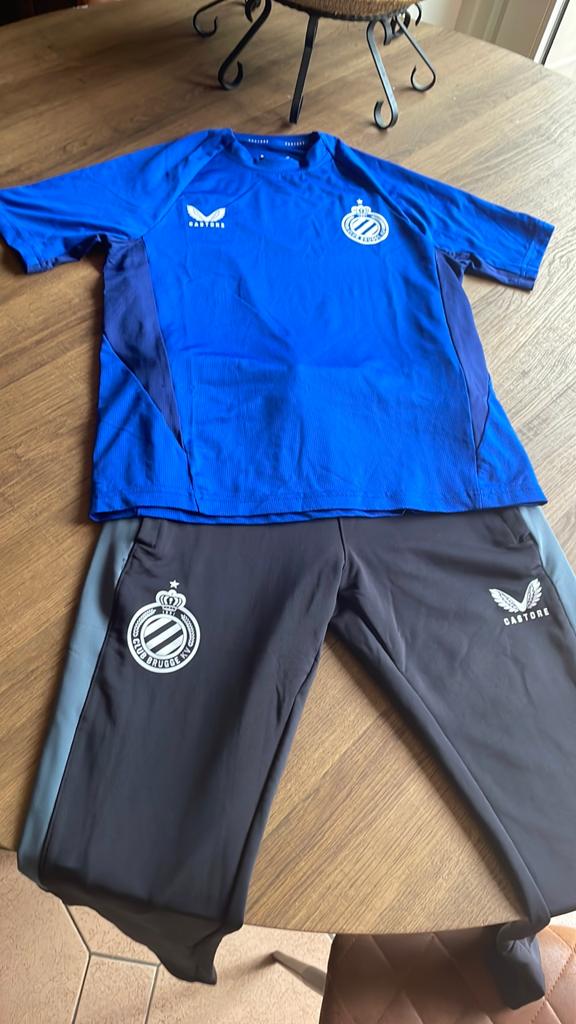 Setje club maat 146 cm, Sport en Fitness, Voetbal, Ophalen of Verzenden, Zo goed als nieuw, Shirt