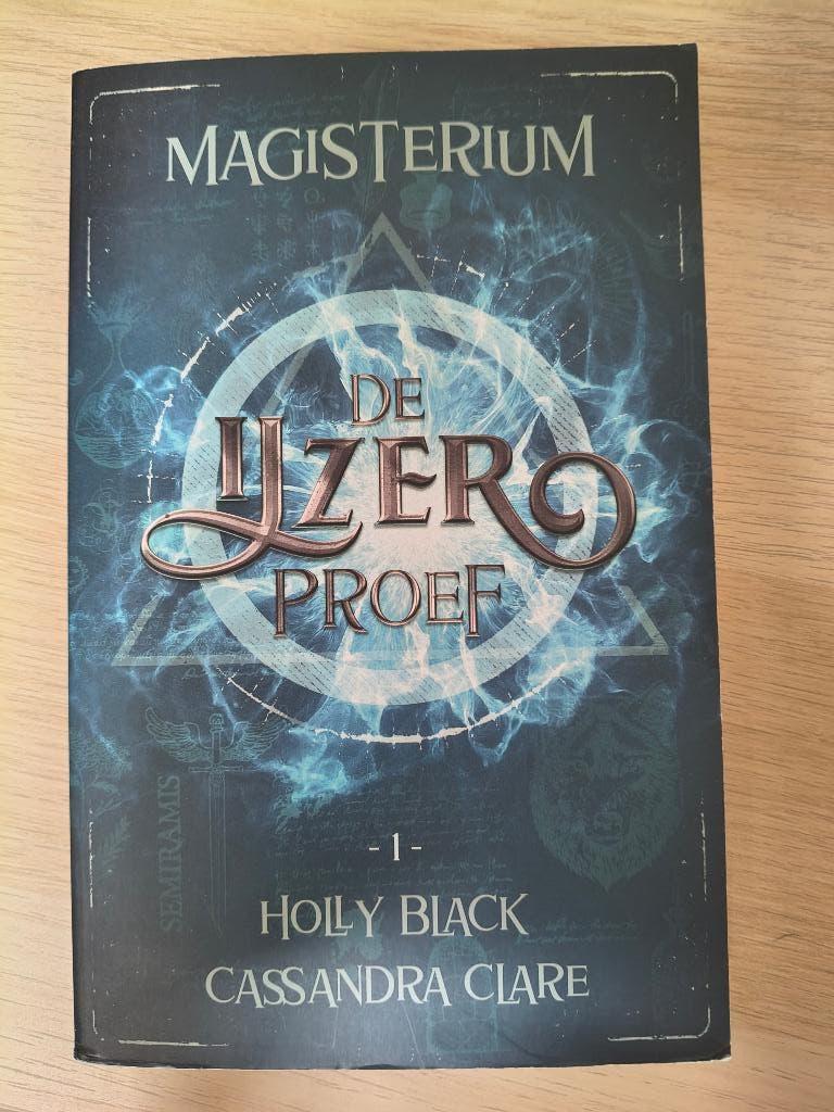 Magisterium Boek 1: De ijzerproef - Holly Black, Livres, Livres pour enfants | Jeunesse | 13 ans et plus, Comme neuf, Fiction
