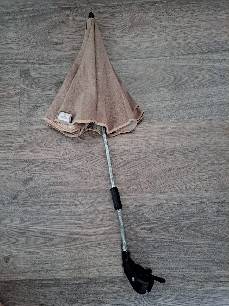 Parasol voor op een buggy, Ophalen