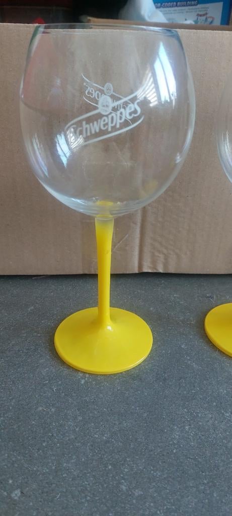 6 verres Schweppes pied jaune en verre, Collections, Enlèvement ou Envoi