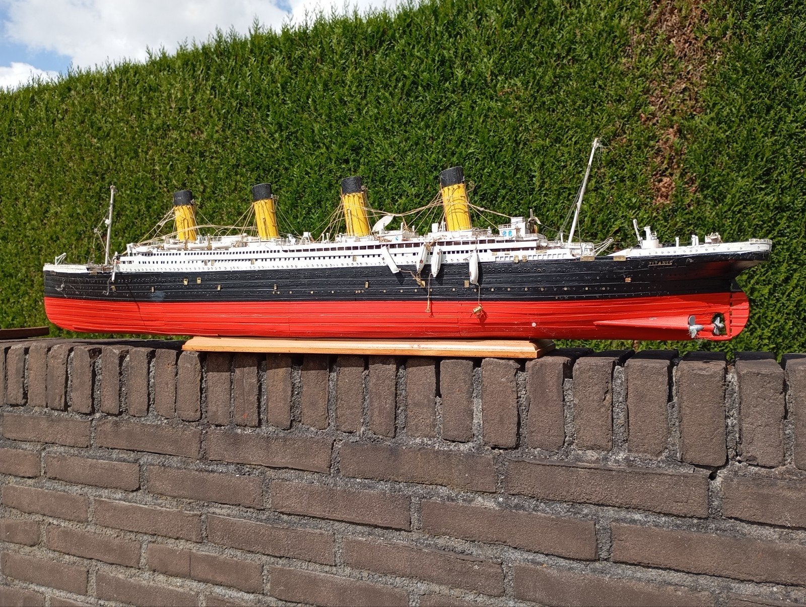 schaalmodel Titanic, Ophalen