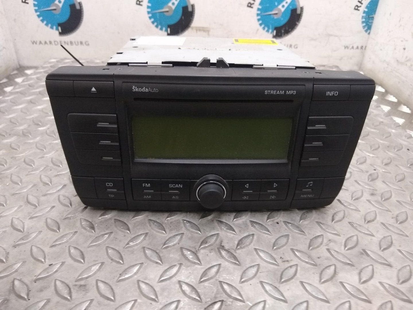 SKODA OCTAVIA 1.6 Business  RADIO 2006, Auto-onderdelen, Ophalen of Verzenden, Gebruikt, Stiba lid