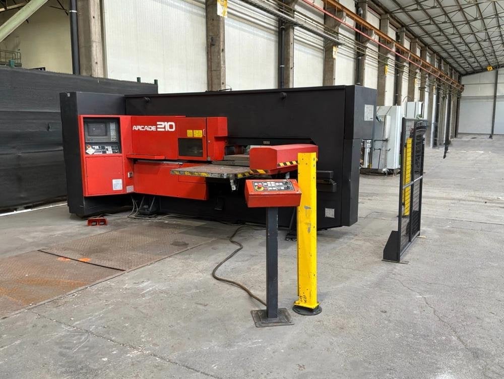 Amada Arcade 210 CNC pons- én nibbelmachine