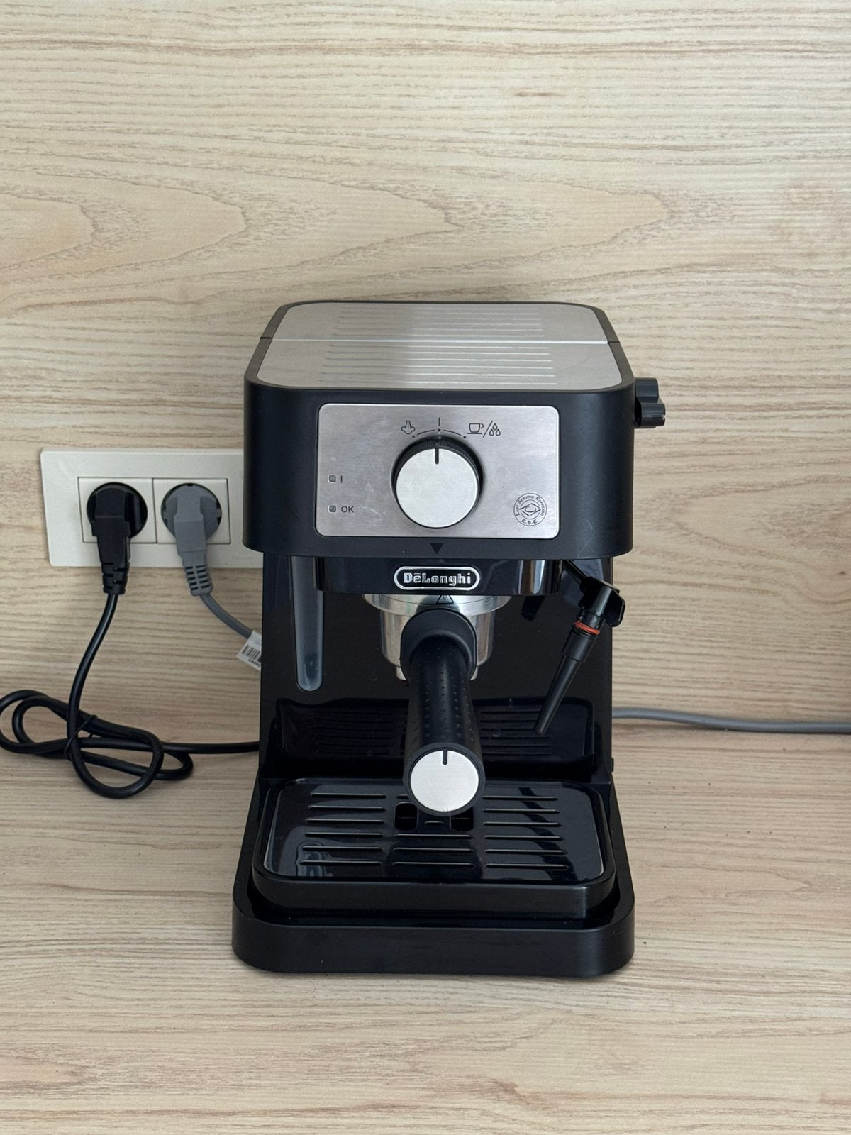 De'Longhi Stilosa EC 260.BK - Excellent etat, Réservoir d'eau amovible, 2 à 4 tasses, Utilisé, Café moulu
