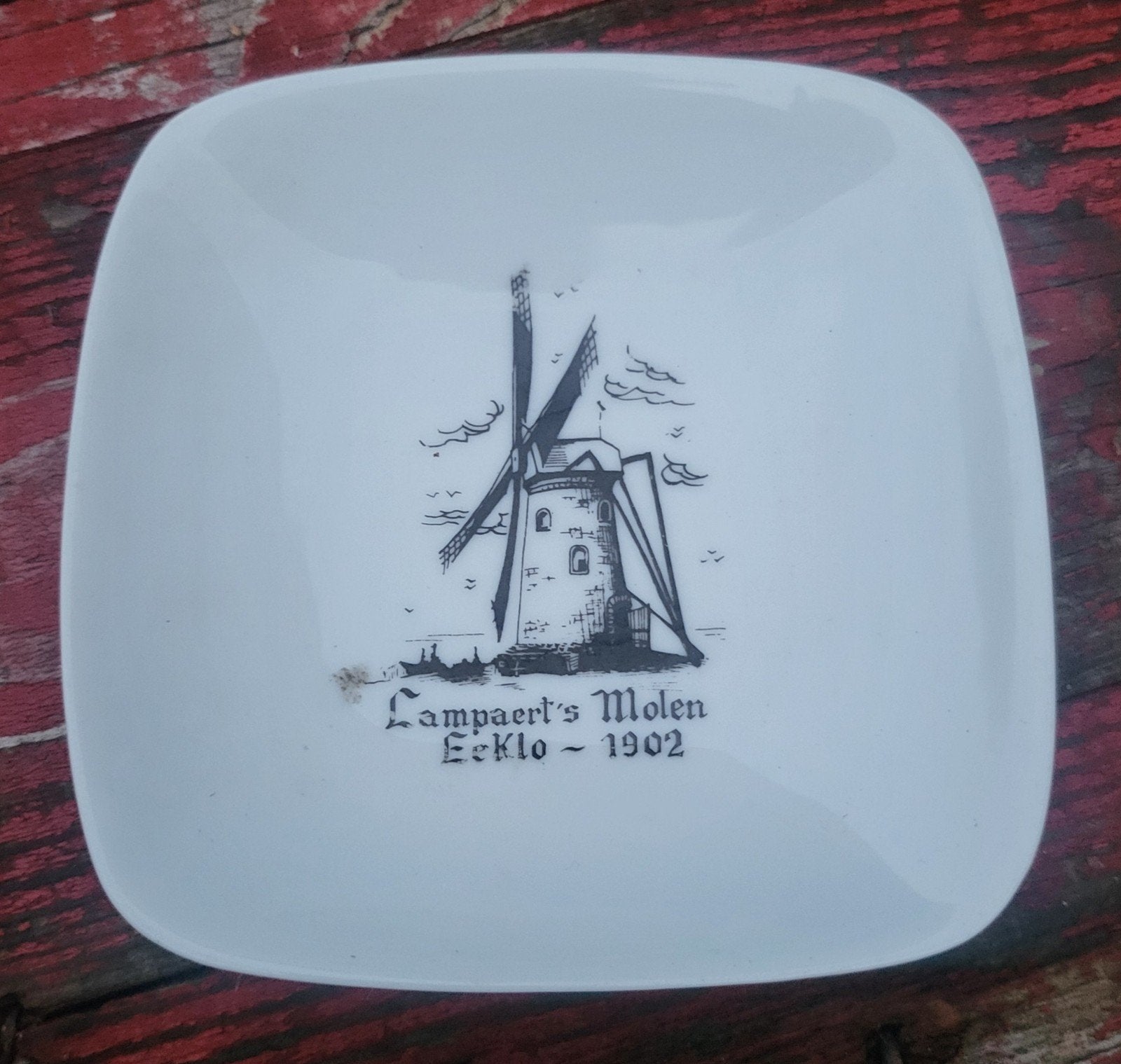 Schaaltje Lampaert's molen Eeklo
Dit vierkante s, Antiek en Kunst, Antiek | Porselein, Ophalen of Verzenden