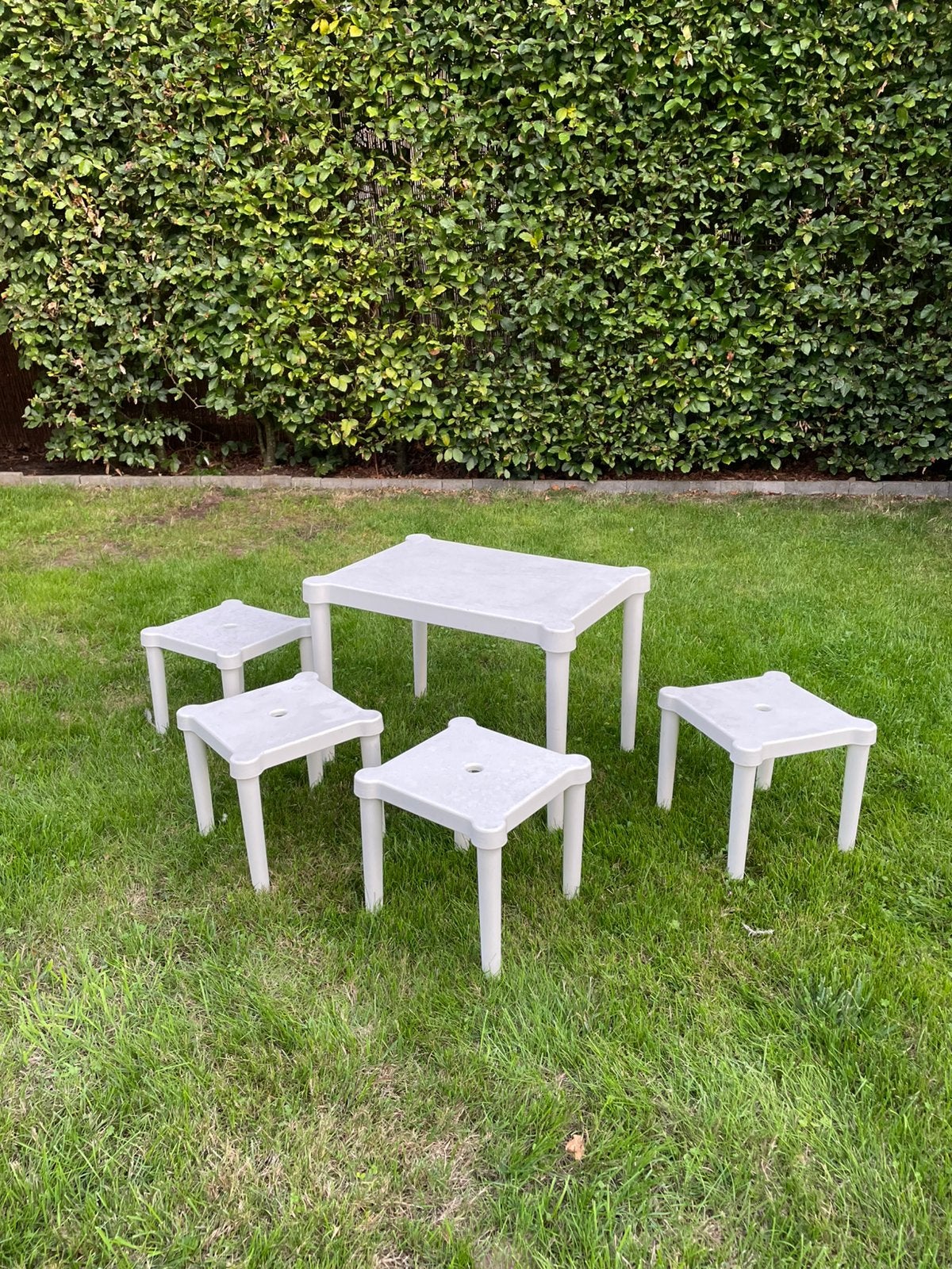 Table pour enfants avec 4 tabourets, Enlèvement, Comme neuf