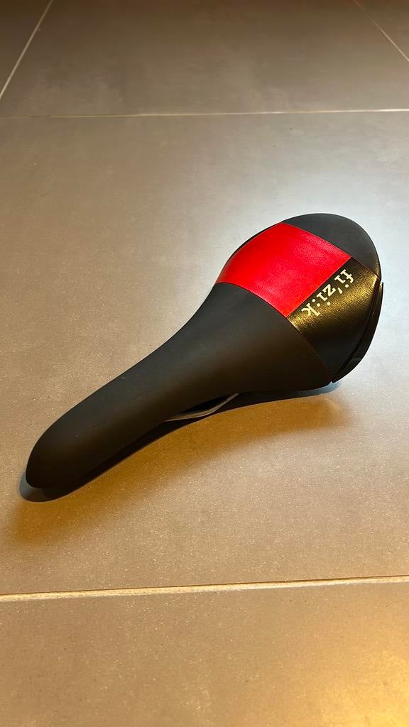 Zadel bmc roadmachine 01, Ophalen, Zo goed als nieuw, Zadel