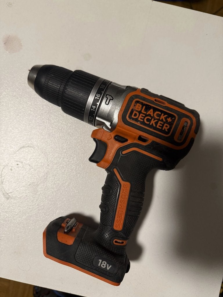Black+Decker BL188 18V Brushless Klopboormachine + 2 accu's, Ophalen of Verzenden, Gebruikt, Boor- en Schroefmachine
