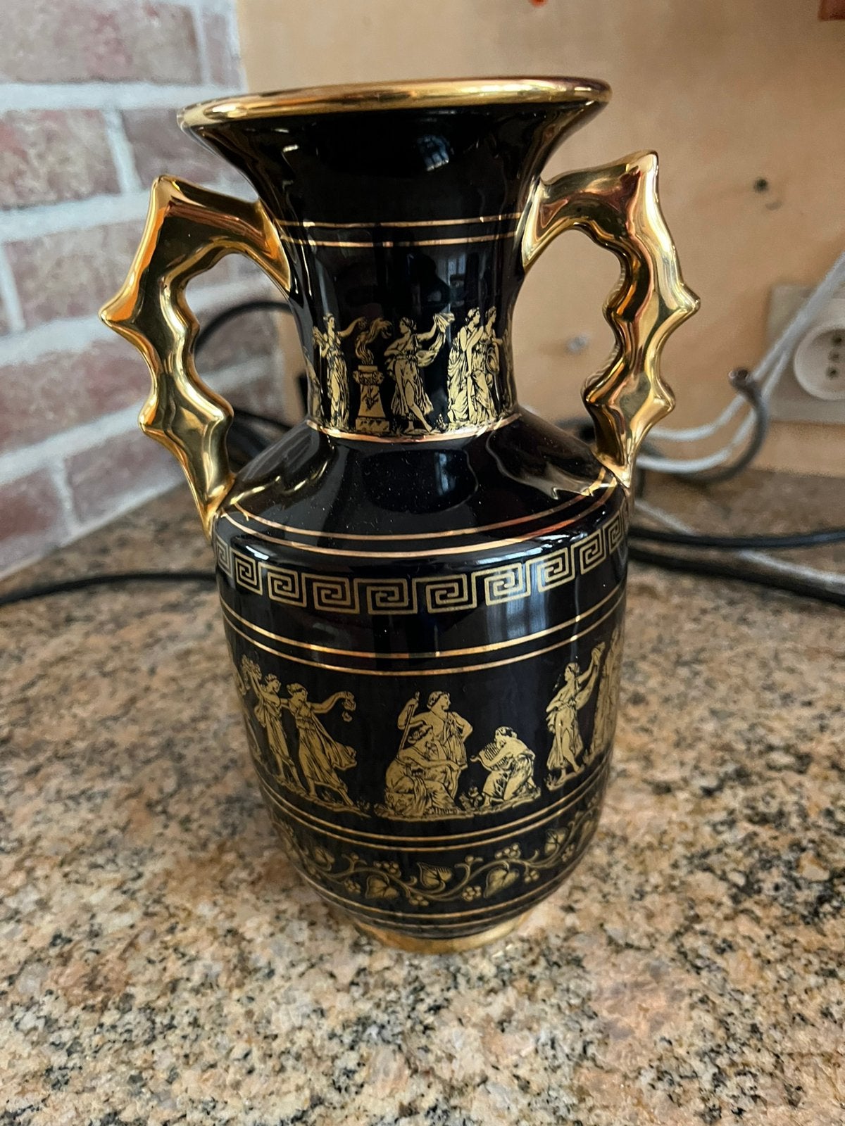 MOOIE GRIEKSE VAAS MET GOUDEN FIGUREN, Ophalen