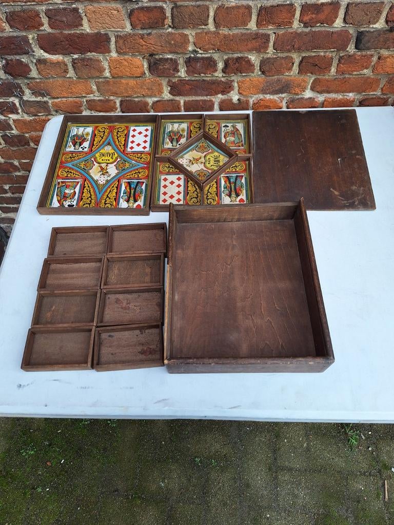 Boîte à jeu ancienne nommée Nain Jaune.
(Jeu de cartes), Enlèvement ou Envoi