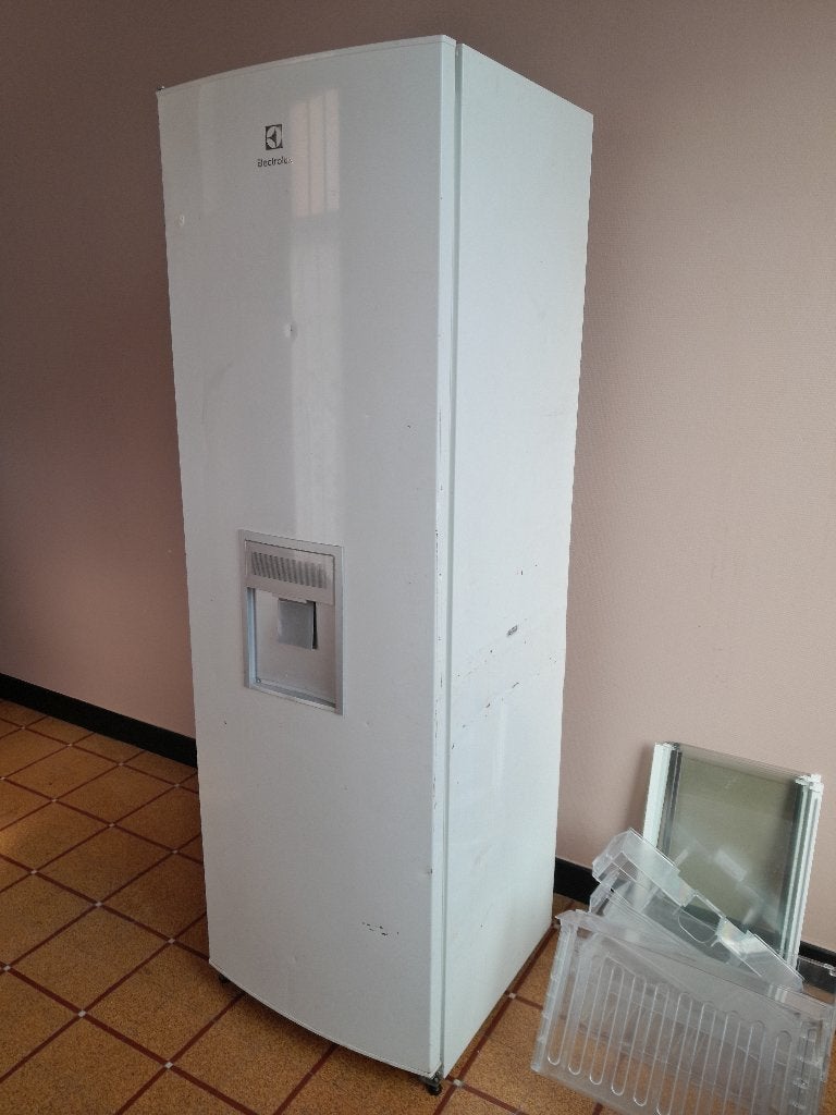 ELECTRONEMAGERS, Elektronische apparatuur, Koelkasten en IJskasten, Gebruikt, Zonder vriesvak, 100 tot 150 liter, 160 cm of meer