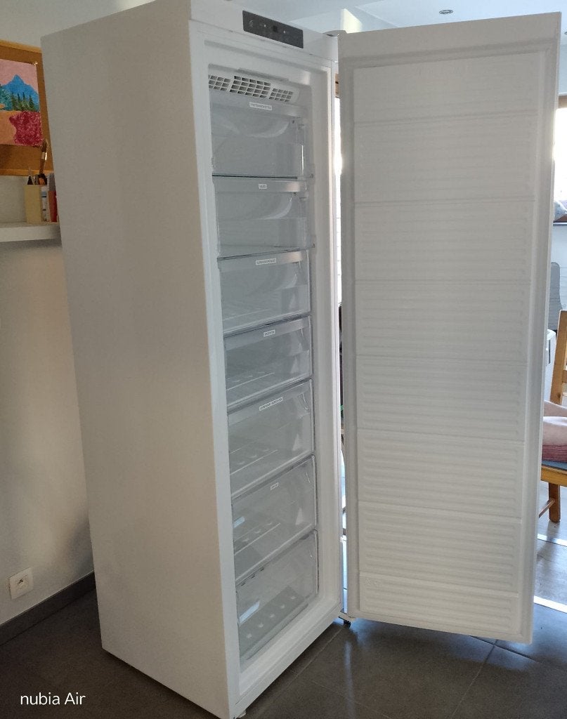 Whirlpool No Frost diepvriezer-263 liter-aankoop mei 2025, Elektronische apparatuur, Vriezers en Diepvrieskisten, Minder dan 60 cm